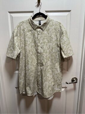 lululemon athletica Short-Sleeve Button-Up Shirt Green Leaf Print